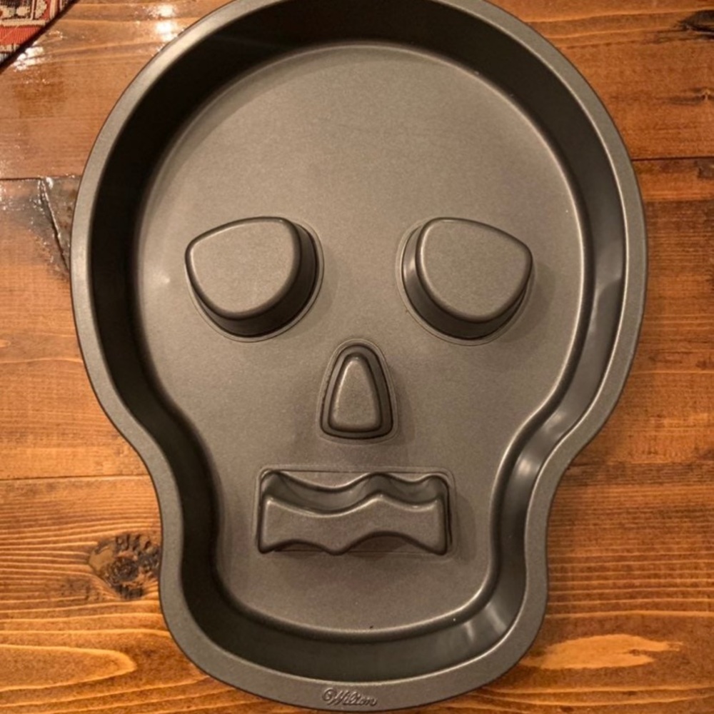 Wilton Halloween Skull Cake Pan